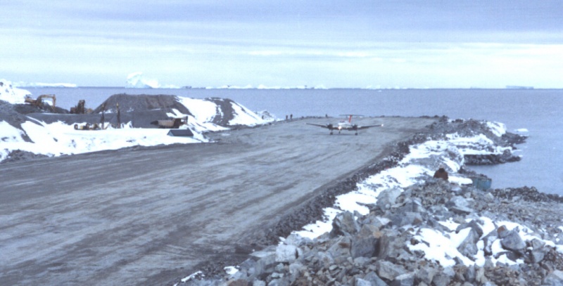 File:Rothera PlaneLanding.jpg
